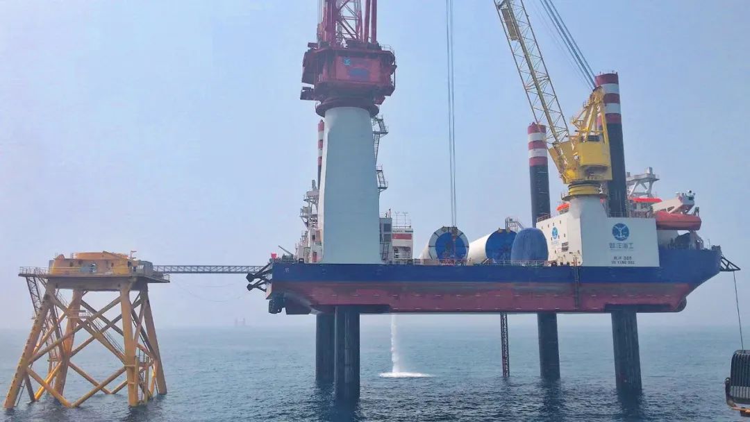 公司承建的陽江青洲項目首套塔筒成功吊裝